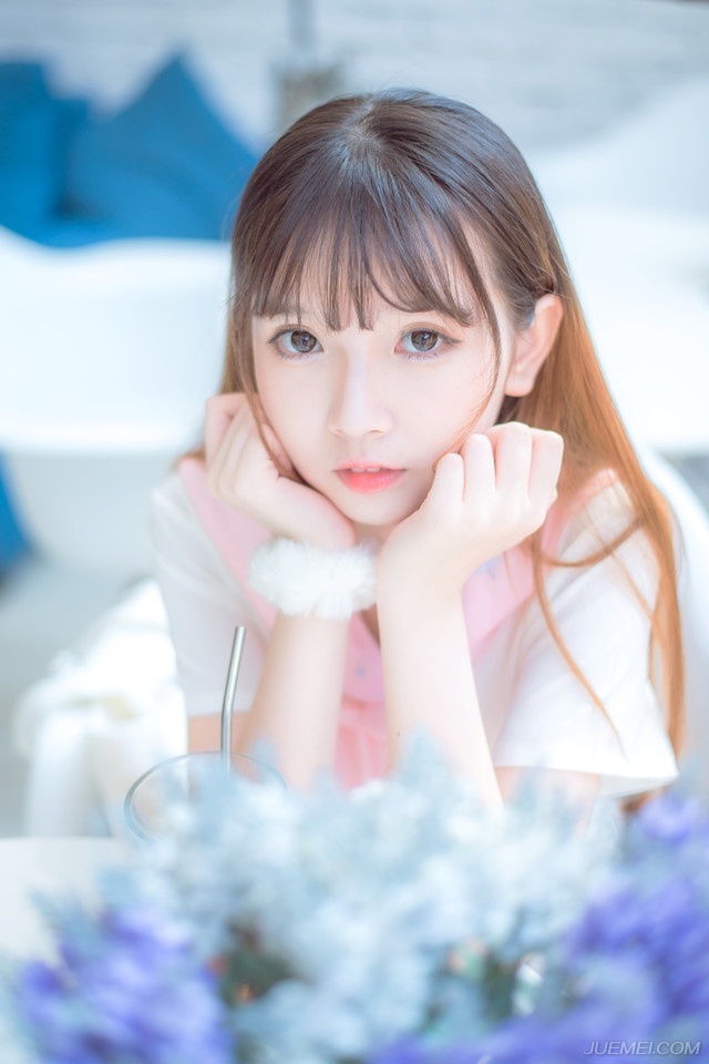 “老爷，事情就是这样，他们说，主公在位期间，尸位素餐，苛待世家，强取豪夺，恶行滔天，民怨深重，一些好事百姓也被他们裹挟着在刺史府门外要求处置主公。”管家沉声道。